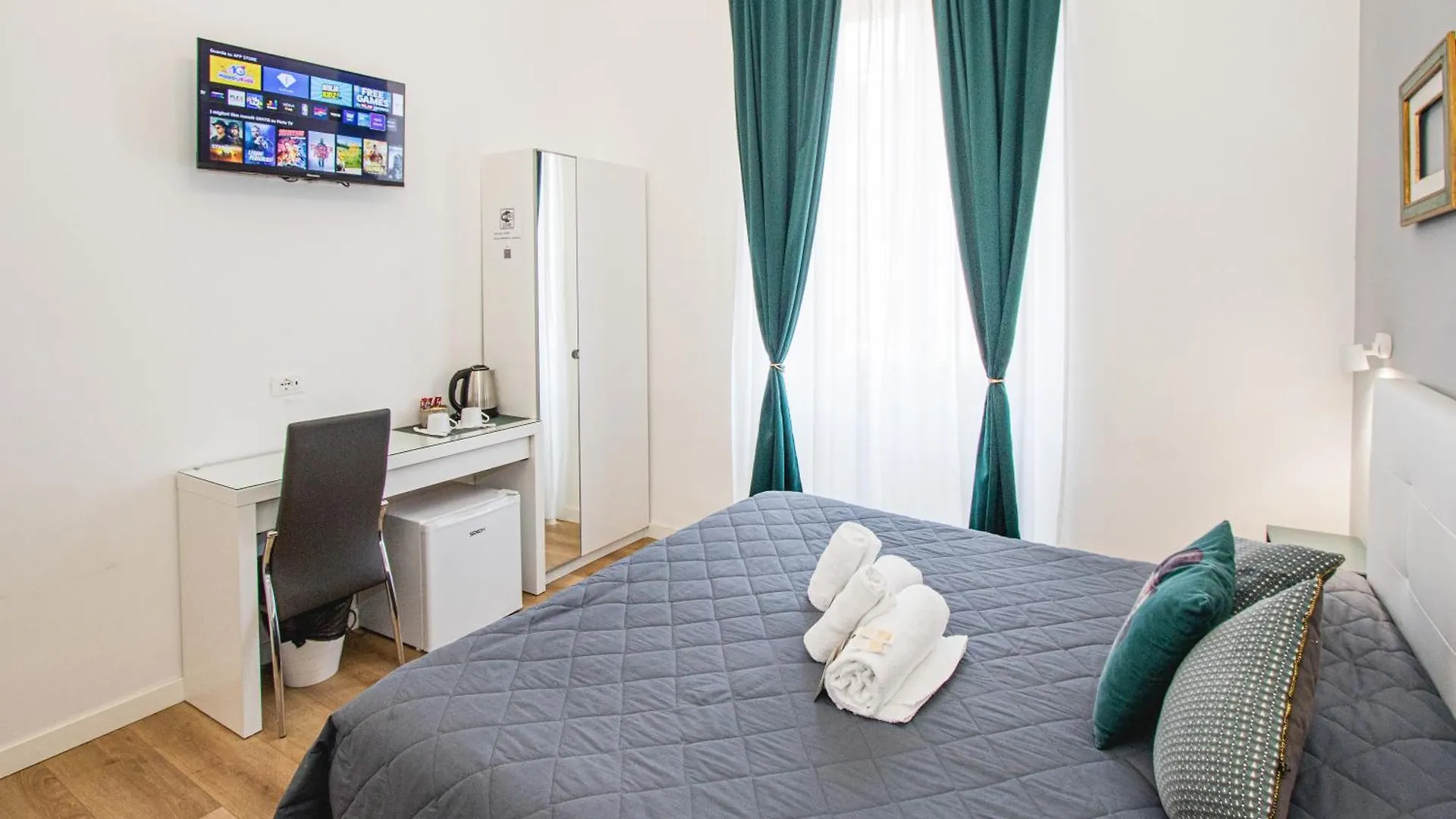 Room 23 Rome 0*,