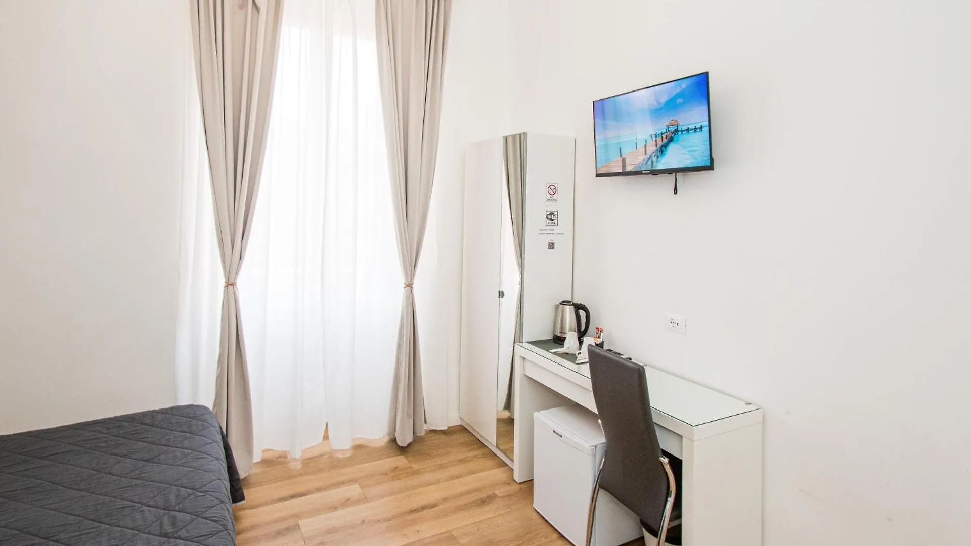 Room 23 Rome 0*,  Italie